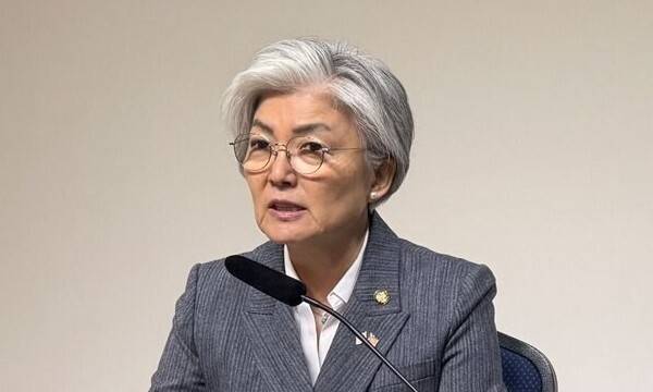 강경화 주미대사가 지난 2월24일(현지시각) 워싱턴 한국문화원에서 열린 특파원단 간담회에서 발언하고 있다. 워싱턴/김원철 특파원 wonchul@hani.co.kr