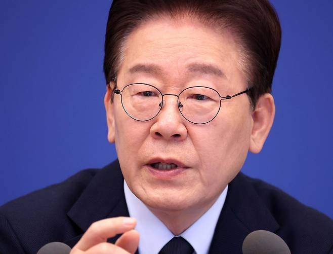 이재명 대통령이 6일 청와대에서 열린 국무회의 겸 비상경제점검회의에서 충혈된 눈으로 발언하고 있다. 2026.5.6 이준헌 기자