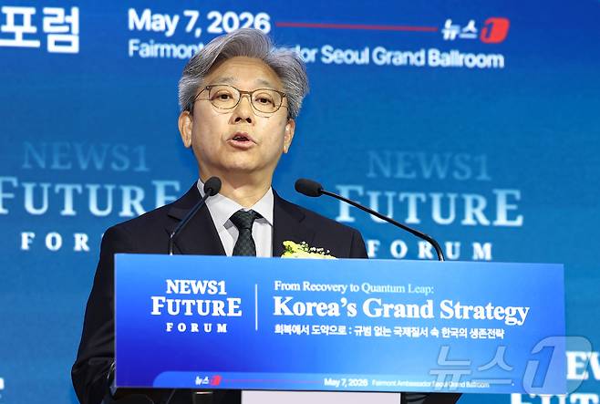 이영섭 뉴스1 대표이사가 7일 서울 여의도 페어몬트 앰배서더 호텔에서 열린 뉴스1 미래포럼에서 개회사를 하고 있다. '회복에서 도약으로 : 규범 없는 국제질서 속 한국의 생존전략’를 주제로 열린 이번 포럼은 뉴스1 주최로 열렸다. 2026.5.7 ⓒ 뉴스1 김민지 기자