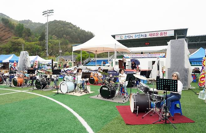 홍천 내면 면민들로 구성된 내면여성밴드 공연모습
