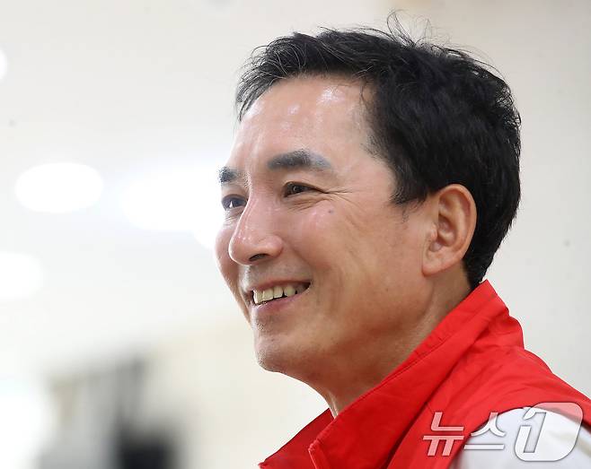부산 북구갑 국회의원 보궐선거에 출마한 박민식 국민의힘 후보가 지난 7일 부산 북구 선거사무소에서 뉴스1과 인터뷰를 하고 있다. 2026.5.7 ⓒ 뉴스1 윤일지 기자