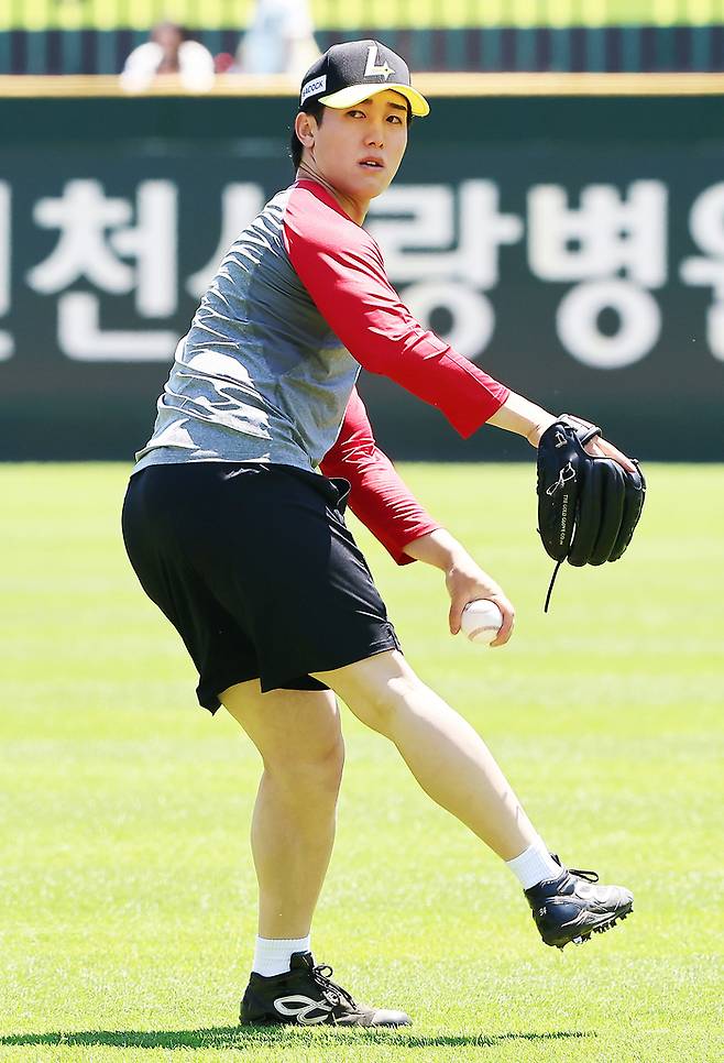 SSG 긴지로가 5일 인천SSG랜더스필드에서 훈련을 소화하고 있다. 사진 | SSG 랜더스
