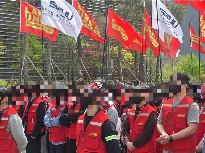 삼성바이오로직스 노조 소속 직원들이 지난 4월 22일 인천 연수구 삼성바이오로직스 송도 사업장에서 투쟁 결의 대회를 열었다. /홍다영 기자