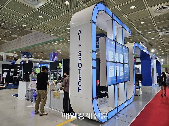사진은 지난 3월에 열린 서울국제스포츠레저산업전(SPOEX)에서 운영된 AI, 스포테크관. 김지한 기자