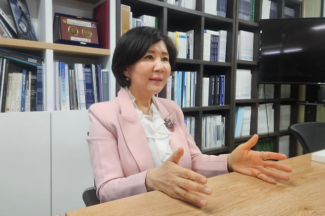 박영욱 한국국방기술학회 이사장이 4월 16일 서울 종로구 학회 사무실에서 한국일보와 인터뷰하고 있다. 김경준 기자
