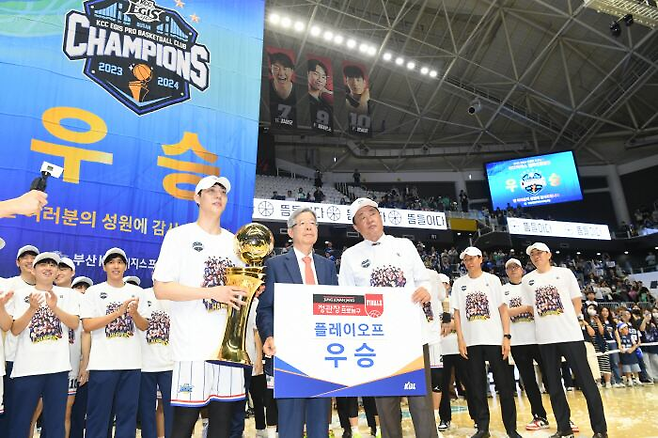 KCC 코치로 우승을 경험한 이상민 감독.