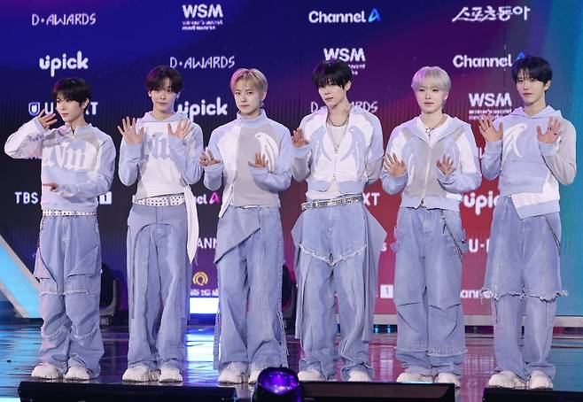 그룹 엔시티 위시(NCT WISH)가 지난 2월11일 서울 성북구 고려대 화정체육관에서 열린 제2회 디 어워즈 포토월 행사에서 포즈를 취하고 있다. 사진=연합뉴스