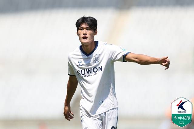 수원FC 겅격수 하정우. /사진=한국프로축구연맹 제공
