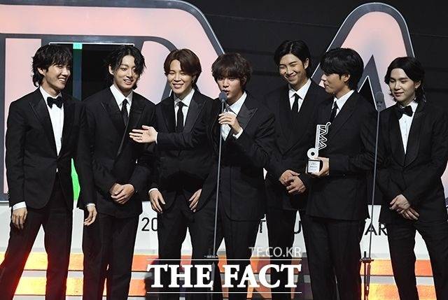 그룹 방탄소년단이 멕시코 무대를 성공적으로 마쳤다. 사진은 지난 2022년 10월 개최된 '더팩트 뮤직 어워즈'에 참석해 '팬앤스타 최다 득표상' 가수 부문 소감을 말하는 모습. /배정한 기자