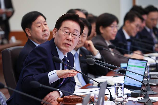 이재명 대통령이 12일 청와대에서 열린 국무회의 겸 비상경제점검회의에서 발언하고 있다. 청와대사진기자단