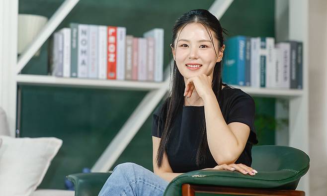 지난달 23일 서울 목동의 한 스튜디오에서 만난 탈북민 출신의 배우 김서아씨가 북한 탈출 과정과 한국에서 이룬 새로운 삶에 대해 이야기하고 있다. 최상수 기자