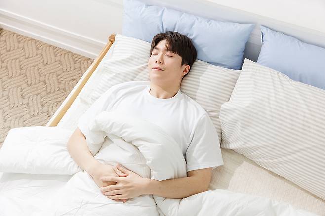 아미트 가르그 박사는 "낮잠은 심혈관 질환 위험 감소와 더 긴 수명과 관련이 있다"고 말했다./사진=클립아트코리아