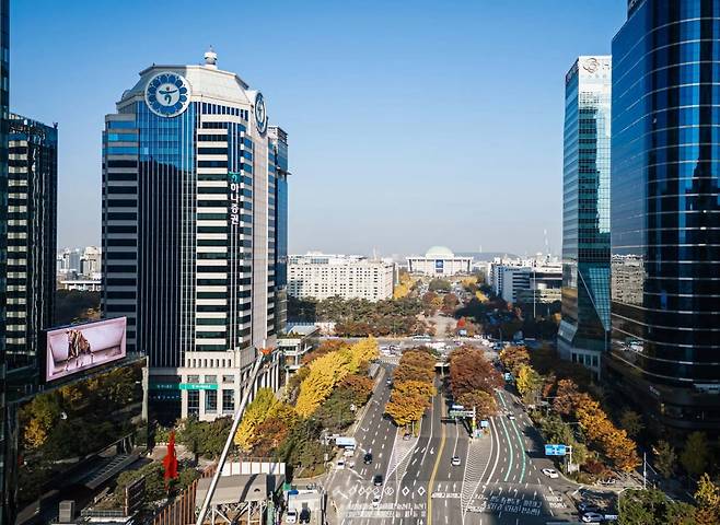 서울 여의도 하나증권빌딩 전경. 코람코 제공
