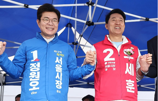 서울특별시장기 축구대회 참석한 정원오-오세훈 후보. (연합뉴스)