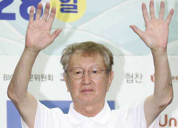 코미디언 고 전유성이 임종 직전까지 농담을 건넨 사실이 뒤늦게 알려졌다. 사진은 코미디언 전유성 생전 모습. /사진=뉴스1