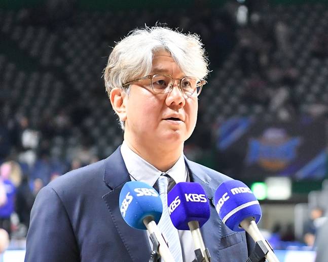 손창환 감독. /사진=KBL