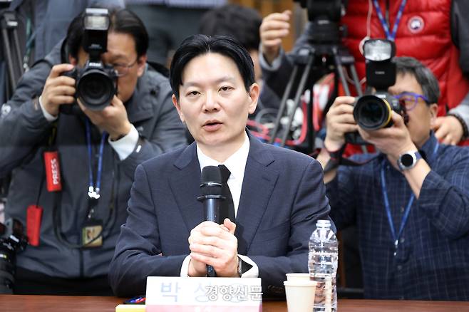 쌍방울 대북송금 의혹을 수사한 박상용 인천지검 부부장검사가 지난 4월7일 국민의힘이 개최한 ‘민주당의 공소취소·재판조작 진상규명 청문회’ 행사에 참석해 발언하고 있다. 박민규 선임기자