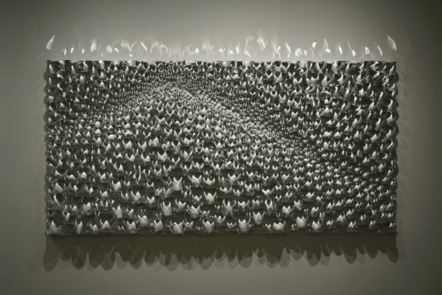 권용래, Eternal Flame, Stainless steel on canvas, 2026. 비트리 갤러리 제공
