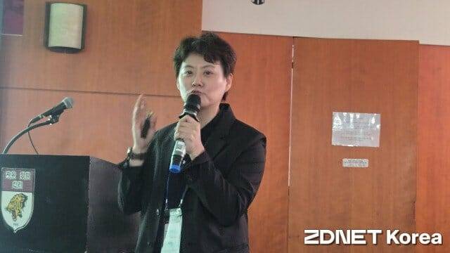 김법연 담당 교수가 최고위 과정을 설명하고 있다.