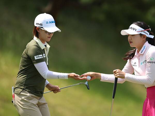 2026년 한국여자프로골프(KLPGA) 투어 제18회 두산 매치플레이 4강에 진출한 최은우 프로가 8강전에서 노승희와 경기하는 모습이다. 사진제공=KLPGA (사진을 무단으로 사용하지 마십시오.)