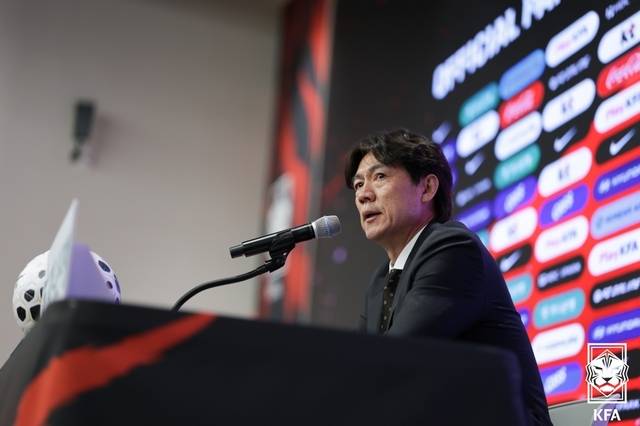 홍명보 축구대표팀 감독은 16일 서울 종로구 KT광화문빌딩웨스트에서 열린 2026 북중미월드컵 최종명단 발표 기자회견에서 각오를 말하고 있다. 대한축구협회 제공