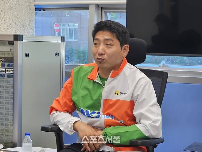 유창호가 17일 경상남도 진주시 경남e스포츠상설경기장에서 열린 2026 KEL FC모바일 본선 2일차 D조 일정을 마치고 취재진 인터뷰에 응하고 있다. 진주 | 강윤식 기자 skywalker@sportsseoul.com