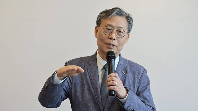 김태승 코레일 사장이 9월이면 SRT와 통합이 완료되고, 이로 인해 국민들은 좌석이 두 배로 늘어나는 효과를 누리게 될 것이라고 밝혔다. 14일 김 사장이 기자간담회에서 인사말을 하고 있다.