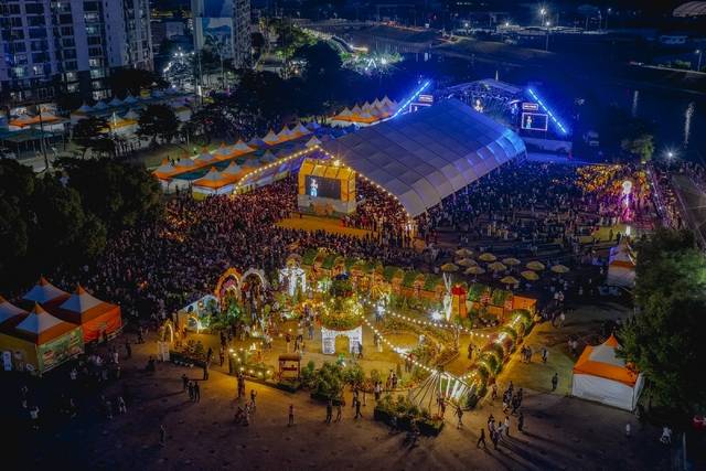 경북 성주군의 대표 축제인 '2026 성주참외&생명문화축제'가 4일부터 17일까지 4일 동안 주 무대인 성밖숲과 이천변 일원에서 펼쳐졌다. 성주군 제공