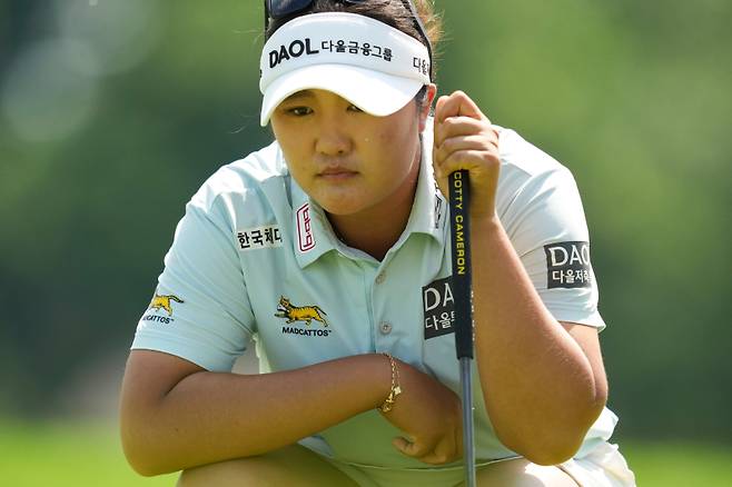 <yonhap photo-4825="">18일(한국시간) 크로거 퀸시티 챔피언십 4라운드 9번 홀에서 퍼팅을 앞둔 유해란. AP=연합뉴스</yonhap>