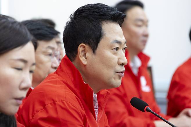 장동혁 국민의힘 대표가 15일 국회에서 열린 중앙선거대책위원회 회의에서 발언하고 있다. 연합뉴스