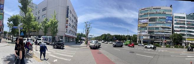 19일 오전 인천시 연수구 연수동 일대에서 시민들이 발걸음을 옮기고 있다. <이새벽 기자>