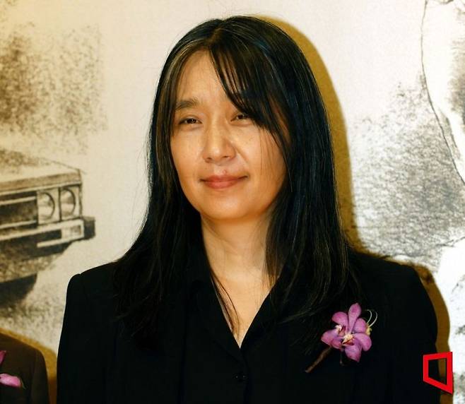 한국인 최초로 노벨 문학상을 수상한 작가 한강. 아시아경제DB