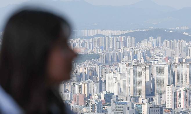 서울 남산에서 바라본 서울 시내 아파트 단지의 모습. 뉴스1