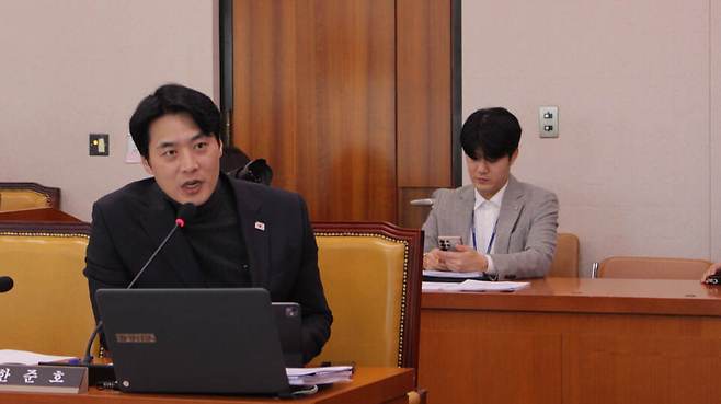 ▲ 국회 국토교통위원회 한준호 의원(고양을)이 GTX-A 삼성역 철근 누락 사태를 강하게 비판하고 있다. /사진제공=한준호 의원