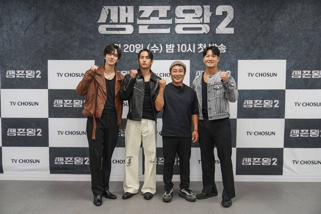 그룹 더보이즈의 멤버 영훈, 방송인 김병만 육준서, 가수 김종국(왼쪽부터)이 20일 오전 서울 구로구 TV조선 가산동 스튜디오에서 진행된 TV조선 새 예능프로그램 '생존왕2' 기자간담회에 참석해 다양한 이야기를 나눴다. /TV조선