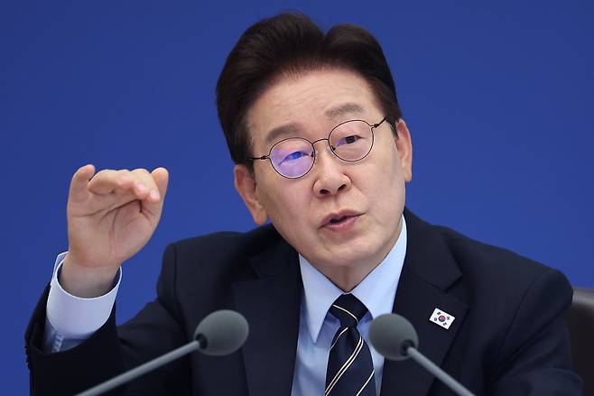 이재명 대통령이 20일 청와대에서 열린 제22회 국무회의 겸 제9차 비상경제점검회의에서 발언을 하고 있다. /뉴스1