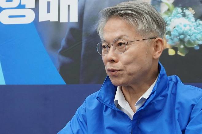 민형배 더불어민주당 전남광주통합특별시장 후보가 20일 광주 상무대로 선거사무소에서 조선비즈와 인터뷰를 하고 있다. /윤희훈 기자