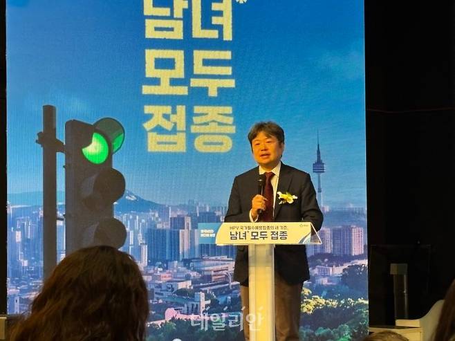김동현 인하대병원 소아청소년과 교수가 20일 서울 강남구 성암아트홀에서 열린 한국MSD의 ‘HPV, 국가필수예방접종의 새 기준, 남녀 모두 접종’ 미디어 세션에서 발언하고 있다. ⓒ데일리안 김효경 기자