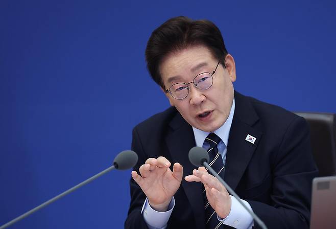 이재명 대통령이 20일 청와대에서 열린 제22회 국무회의 겸 제9차 비상경제점검회의에서 발언을 하고 있다. 뉴스1