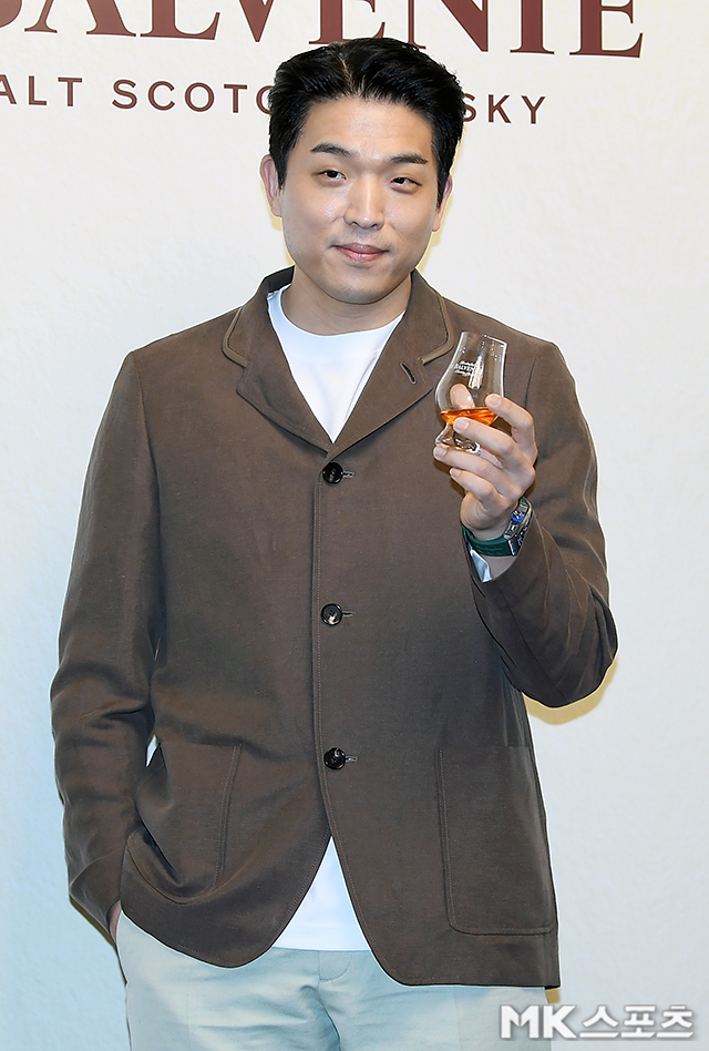 안성재 셰프가 운영하는 파인다이닝 레스토랑에서 발레파킹 사고 후 제대로 보상을 해주지 않았다는 문제로 또다시 논란에 휩싸였다. 사진=천정환 기자