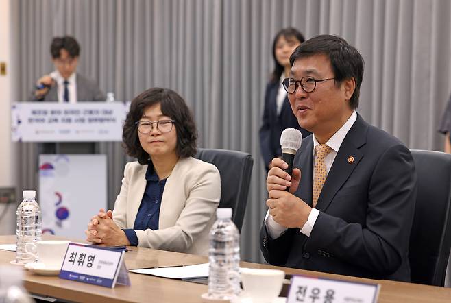최휘영 문체부 장관이 19일 ‘제조업 분야 외국인 근로자 대상 한국어 교육 지원 사업 업무협약식’에서 발언하고 있다. 사진 제공=문체부