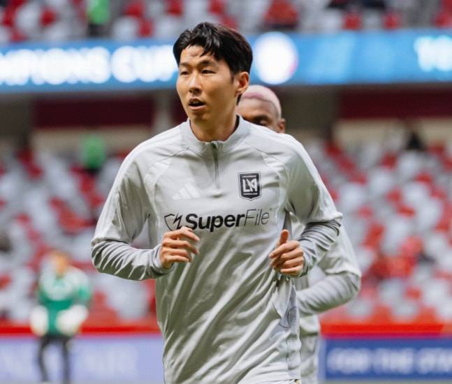 경기 전 몸을 푸는 손흥민. /사진=LAFC 공식 SNS 갈무리
