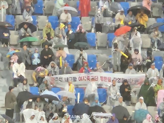 '조선 내고향 여자축구단 방한을 환영합니다!' 현수막. /사진=박건도 기자