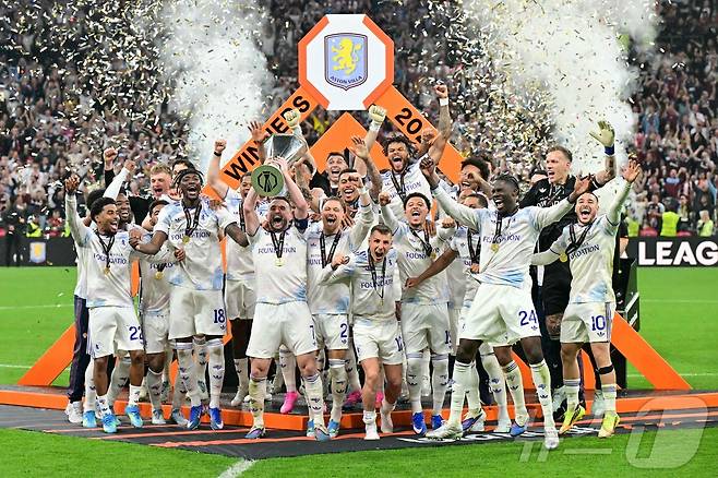 2025-26 유럽축구연맹(UEFA) 유로파리그 정상에 오른 애스턴 빌라.ⓒ AFP=뉴스1