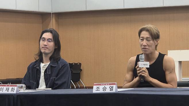 이재화(왼쪽) 안무가와 조승열 단원 ⓒ 뉴스1 정수영 기자