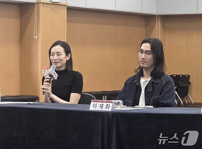 이요음(왼쪽) 단원과 이재화 안무가ⓒ 뉴스1 정수영 기자
