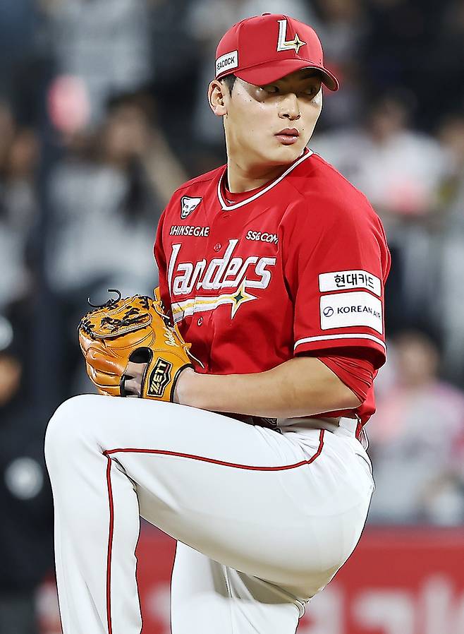 SSG 조병현이 12일 수원 KT위즈파크에서 열린 2026 KBO리그 KT전에서 역투하고 있다. 사진 | SSG 랜더스