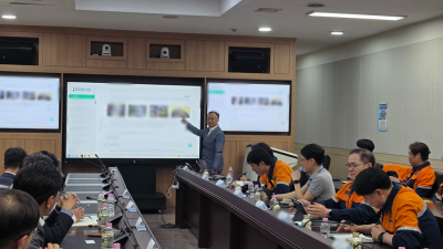 광양제철소가 신규로 개발된 "설비관리 GPT 2.0" 서비스의 사용 방법을 설명하고 있다. 광양제철소 제공