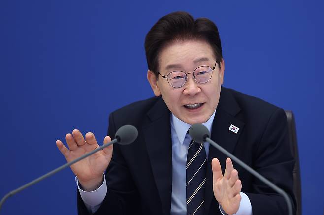 이재명 대통령이 20일 청와대에서 열린 제22회 국무회의 겸 제9차 비상경제점검회의에서 발언을 하고 있다. /뉴스1