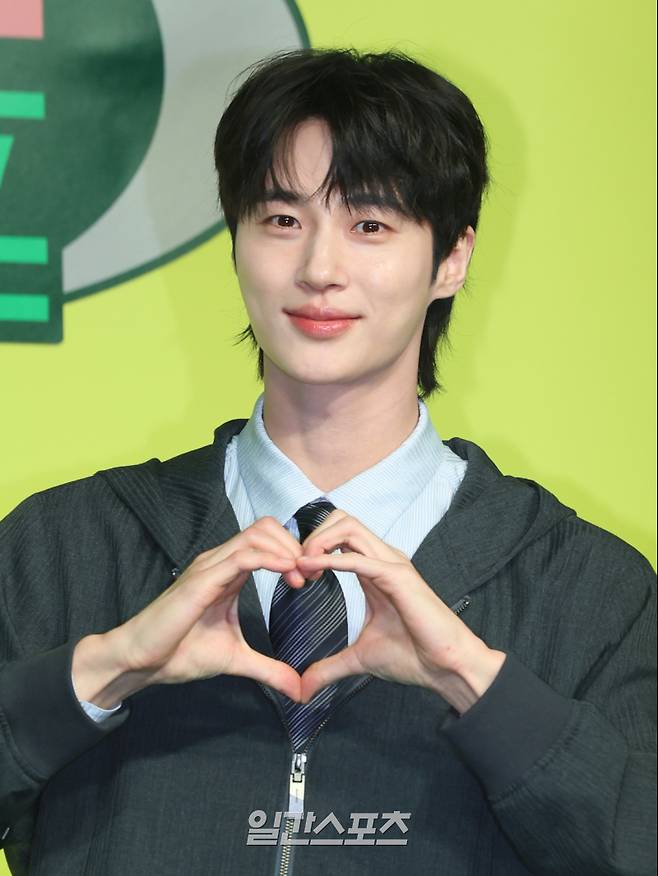 배우 변우석이 19일 오전 서울 종로구 JW 매리어트 동대문 스퀘어 서울에서 열린 넷플릭스 예능 '유재석 캠프' 제작발표회에 참석해 포토타임을 갖고 있다. 서병수 기자 qudtn@edaily.co.kr /2026.05.19/